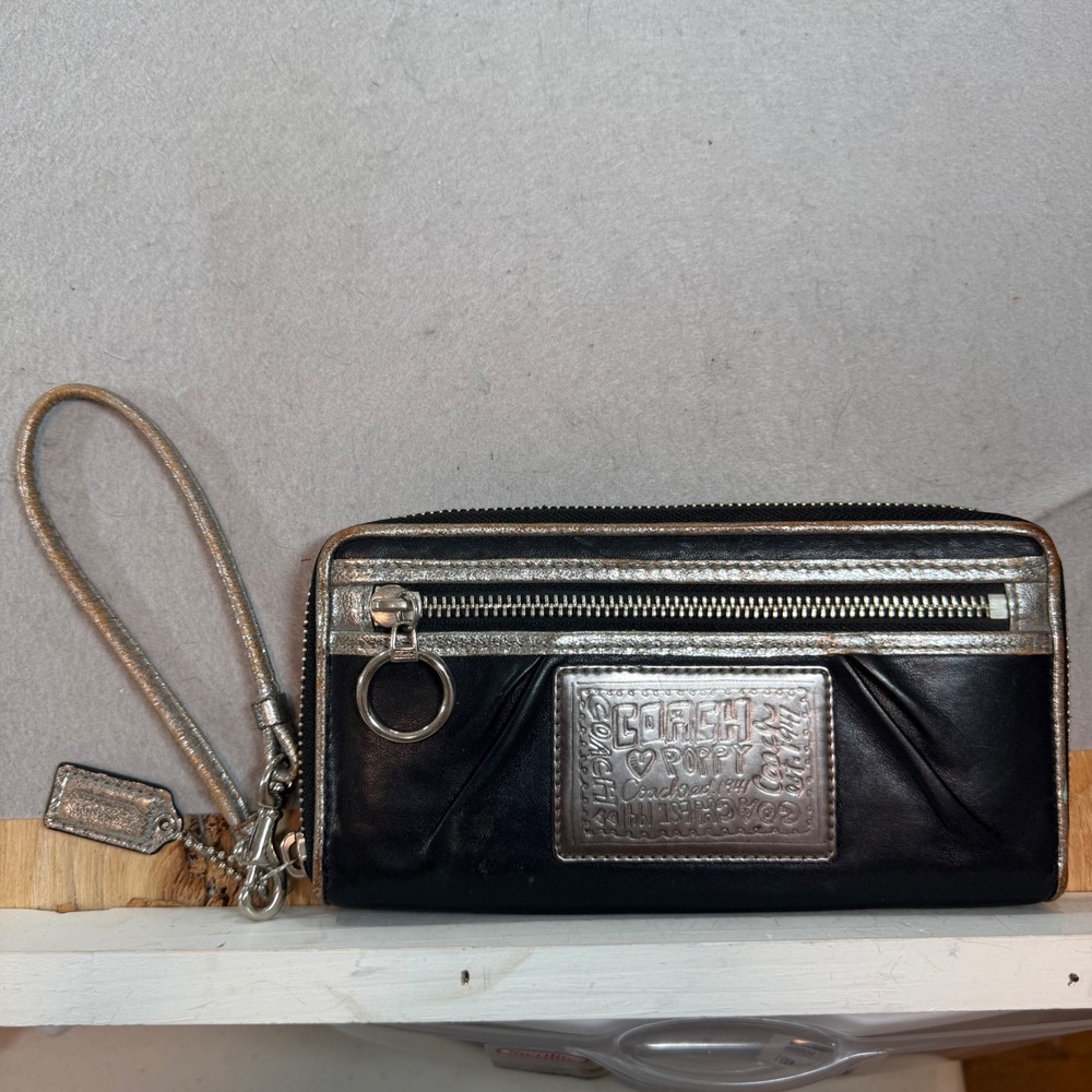 Coach Poppy Black Leather Wristlet Wallet Silver Metallic Trim Y2K